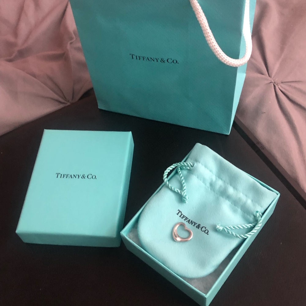 Tiffany & Co. heart platinum pendant with diamonds